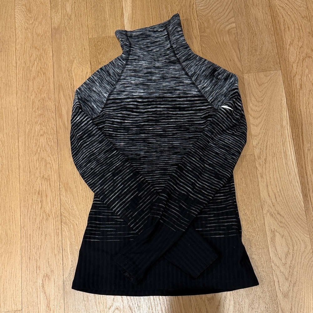 Nike Women's Black and Gray Sweatshirt